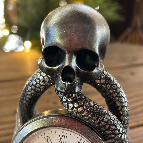 NWT HARRY POTTER GLOW IN THE DARK CLOCK💗💗💗SOLD OUT💗PRICE FIRM💗 - Picture 3 of 8